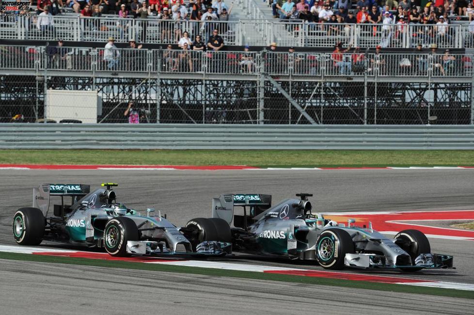 Lewis Hamilton (Mercedes) gehgt an  Nico Rosberg (Mercedes) vorbei