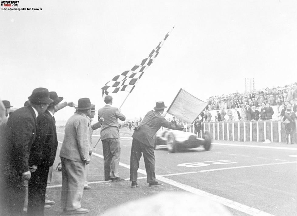 Großer Preis von Frankreich, 3. Juli 1938: Mercedes-Benz erzielte mit dem Rennwagen W 154 einen Dreifachsieg (Manfred von Brauchitsch - Rudolf Caracciola - Hermann Lang