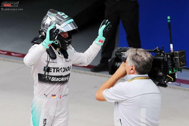 Sieg in Interlagos: Nico Rosberg trägt seine Freude in die Welt hinaus