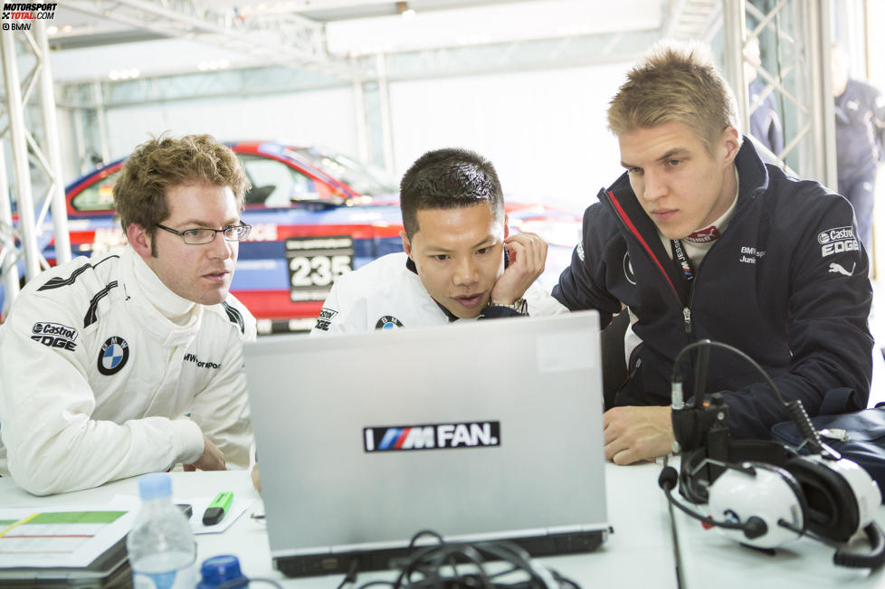 Motorsport-Total.com-Redakteur Stefan Ziegler mit Albert Lau (Mitte) und Jesse Krohn (rechts)