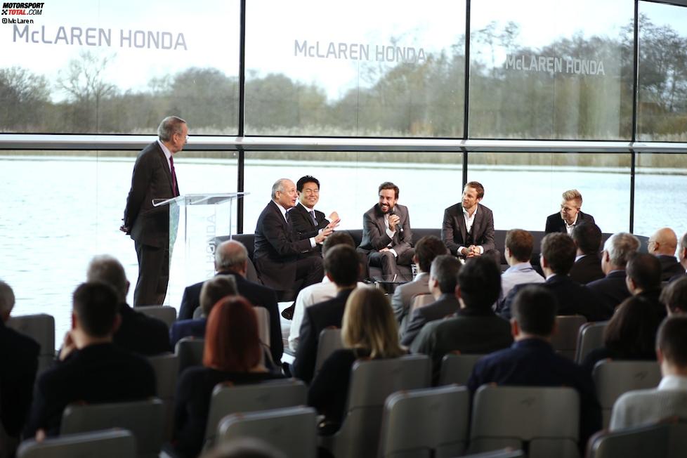 Der neue McLaren-Fahrerkader mit Boss Ron Dennis und Yasuhisa Arai