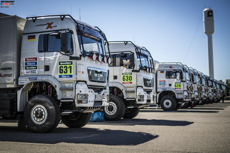 Service-Trucks des X-raid-Teams