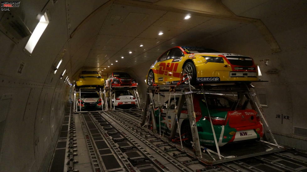 WTCC-Autos bei der Verladung in Frankfurt-Hahn