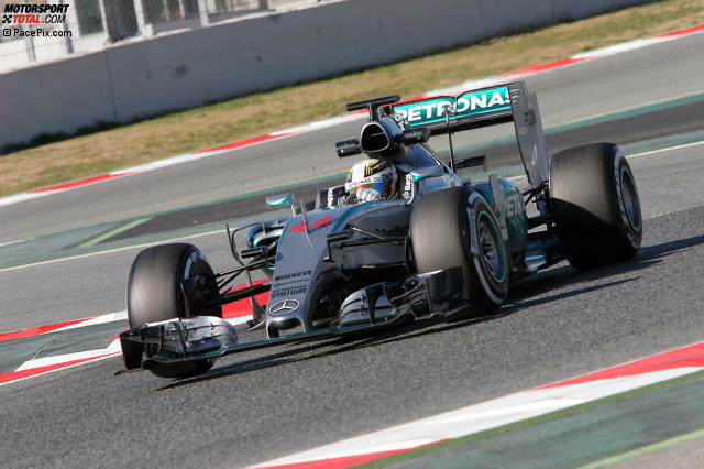 Showtime in Barcelona! Einige Teams packen am Samstag weiche und superweiche Reifen aus, und auf erstgennanten fährt Lewis Hamilton 1:23.022 Minuten. Showtime in Barcelona! Einige Teams packen am Samstag weiche und superweiche Reifen aus, und auf erstgennanten fährt Lewis Hamilton 1:23.022 Minuten.