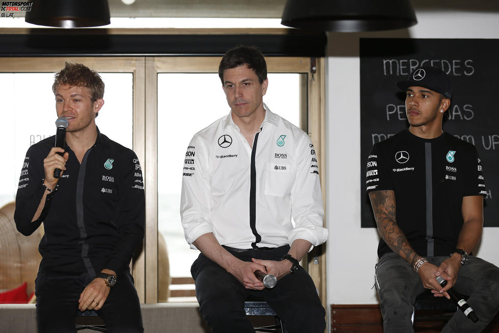 Nico Rosberg (Mercedes), Toto Wolff und Lewis Hamilton (Mercedes) 
