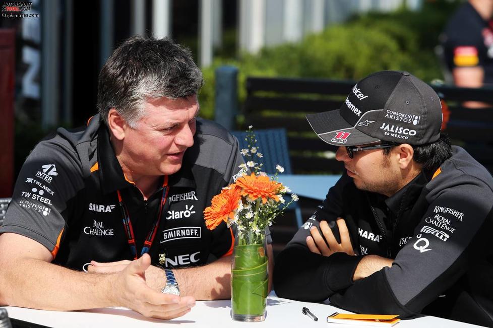 Otmar Szafnauer und Sergio Perez (Force India) 