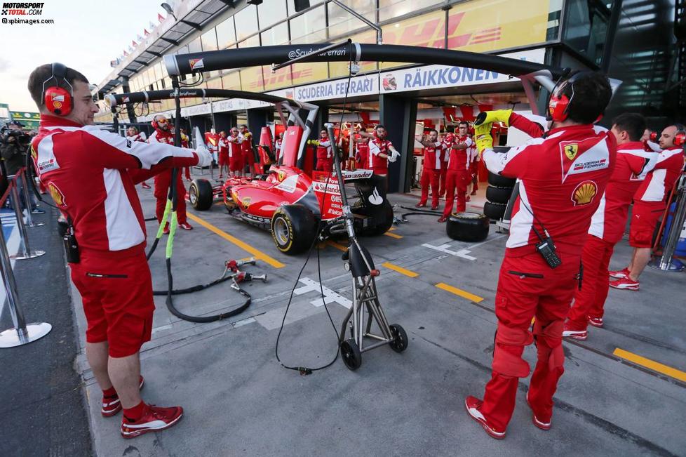 Ferrari übt Boxenstopps
