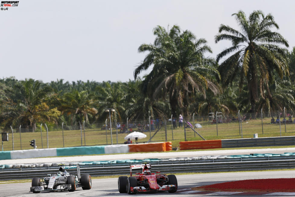 Kimi Räikkönen (Ferrari) und Nico Rosberg (Mercedes) 