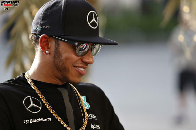 Tatoos &amp; Goldketten: Lewis Hamilton hat einen in der Formel 1 einzigartigen Stil