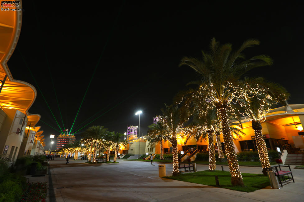 Paddock in Bahrain bei Nacht