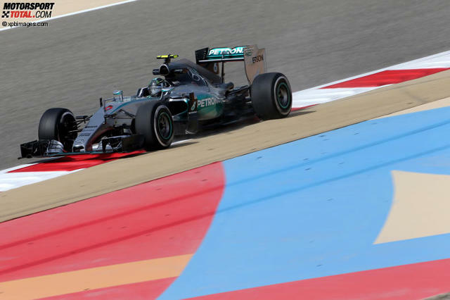 Nico Rosberg hatte am Abend in Bahrain die Nase vorn - dem Deutschen liegt der Kurs in der Wüste von Sachir