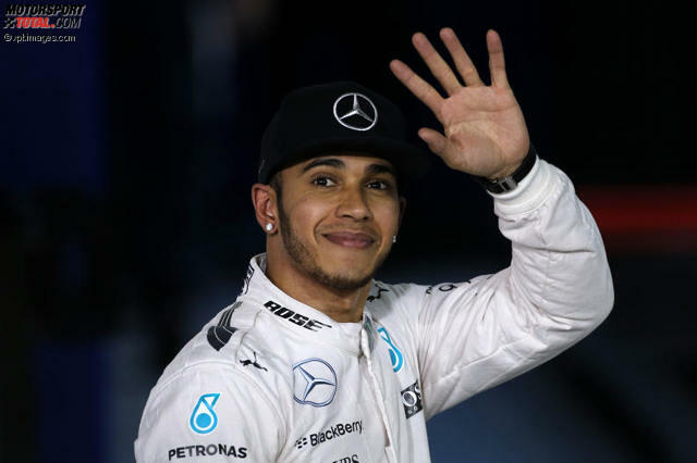 Freude beim Weltmeister: Lewis Hamilton hat seine erste Bahrain-Pole in der Tasche