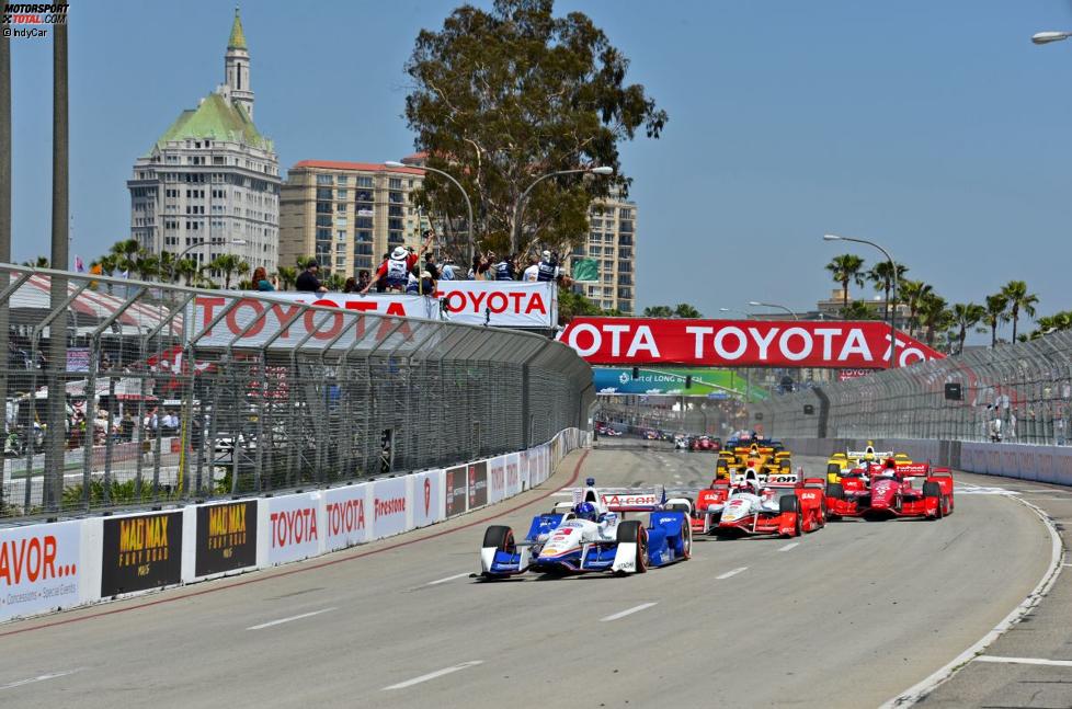 Start zum 41. Toyota Grand Prix of Long Beach mit Helio Castroneves (Penske) an der Spitze
