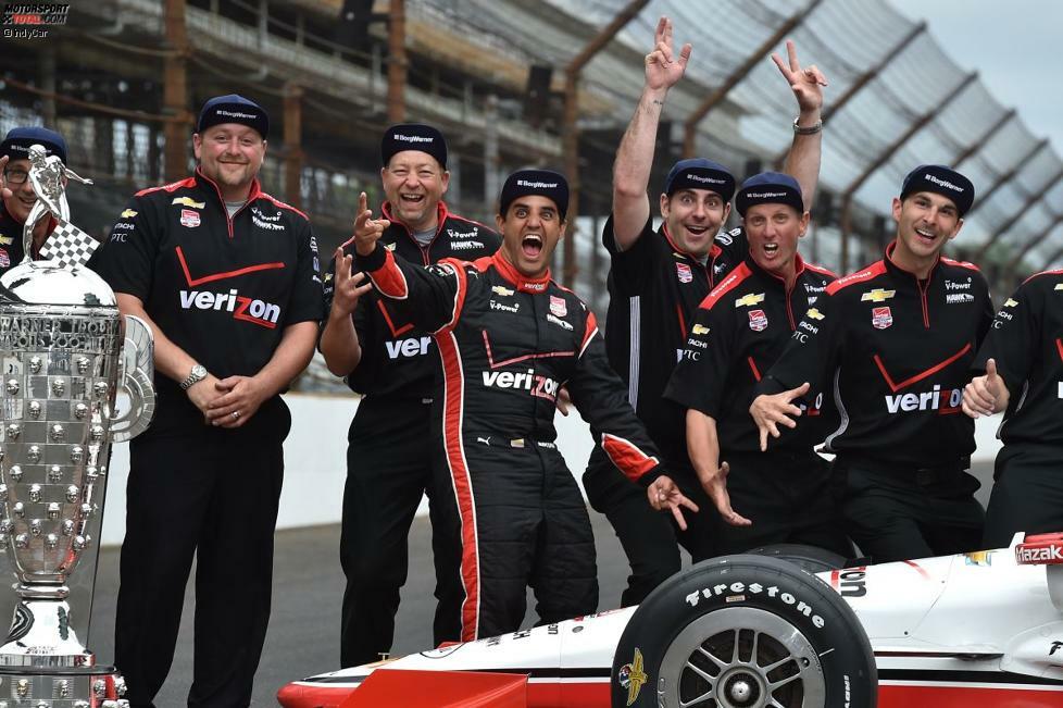 Indy-500-Sieger Juan Pablo Montoya feiert mit seiner Penske-Crew