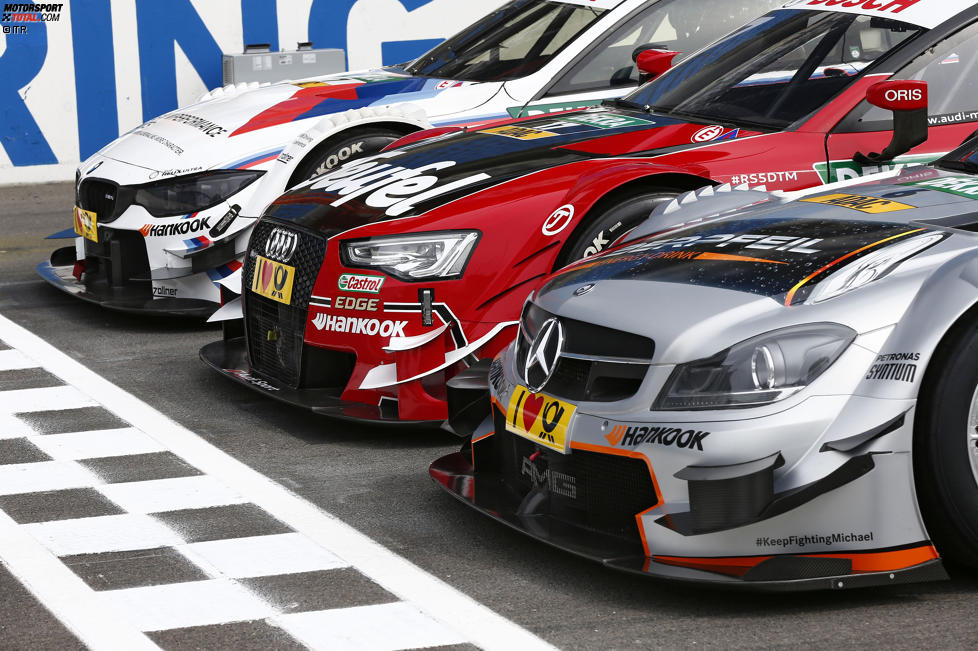 Fotoshooting mit Autos aller DTM-Marken