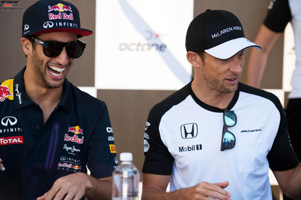 Daniel Ricciardo (Red Bull) und Jenson Button (McLaren) 