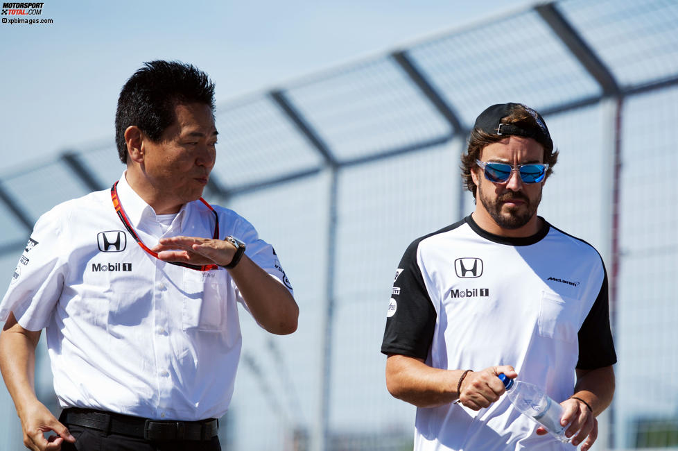 Yasuhisa Arai und Fernando Alonso (McLaren) 