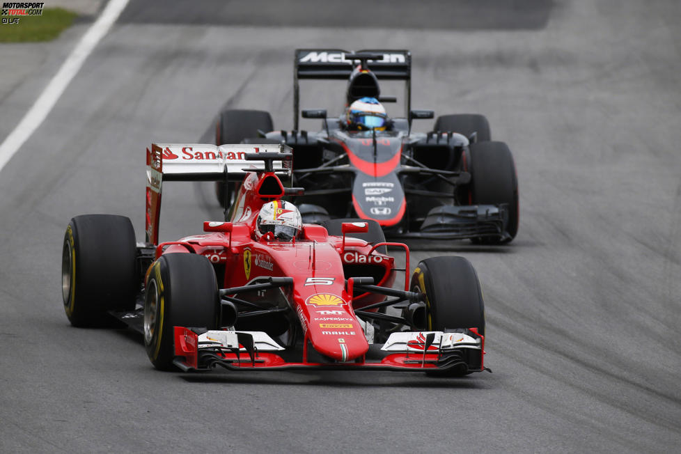 Sebastian Vettel (Ferrari) und Fernando Alonso (McLaren) 