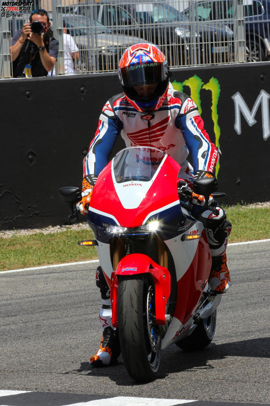 Casey Stoner bei einer Demo-Runde mit der Honda RC213V-S im Rahmen des Motorrad-Grand-Prix von Katalonien 2015