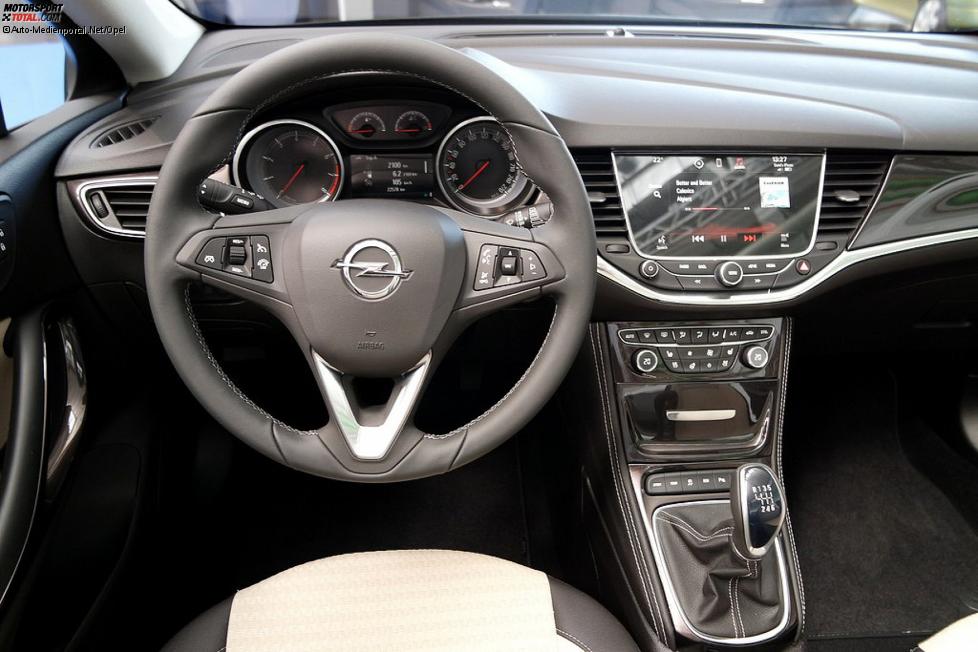 Armaturenbrett des Opel Astra 2015