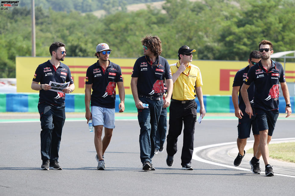Carlos Sainz (Toro Rosso) beim Track-Walk