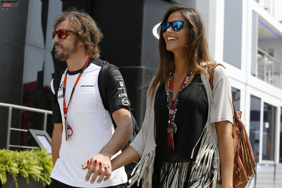 Fernando Alonso (McLaren) mit Freundin Lara Alvarez