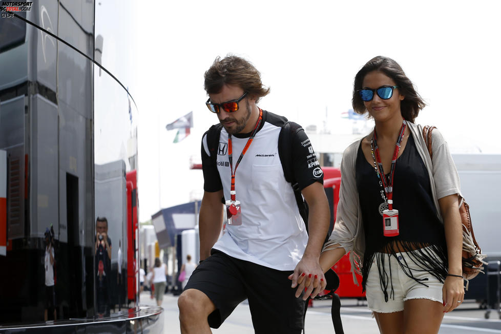 Fernando Alonso (McLaren) mit Freundin Lara Alvarez