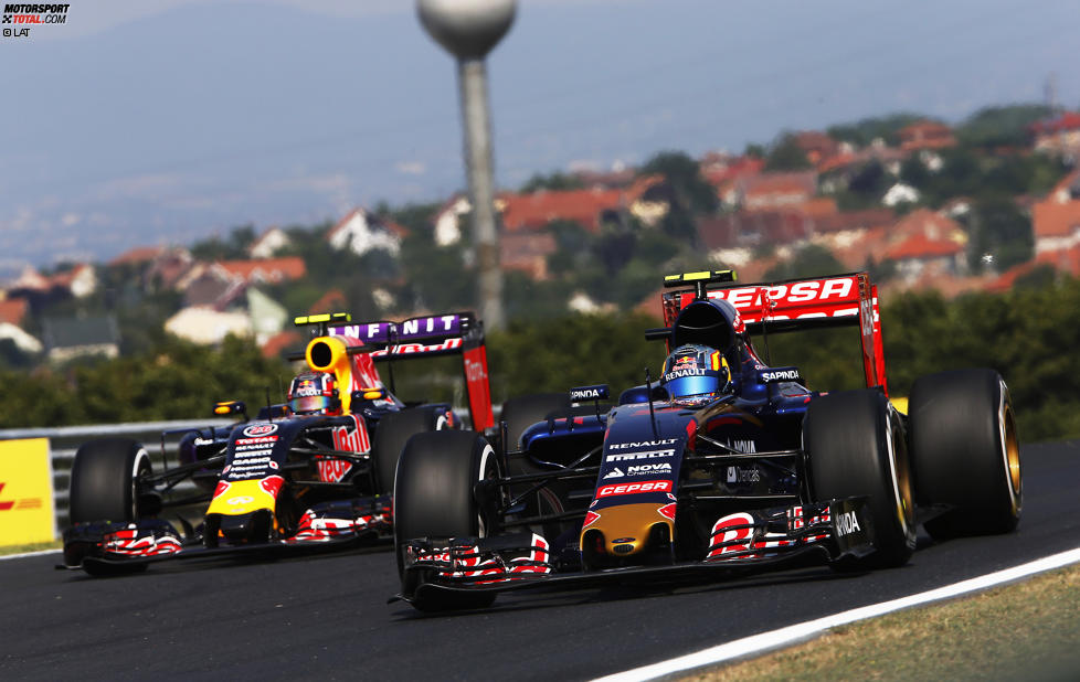 Carlos Sainz (Toro Rosso) und Daniil Kwjat (Red Bull) 