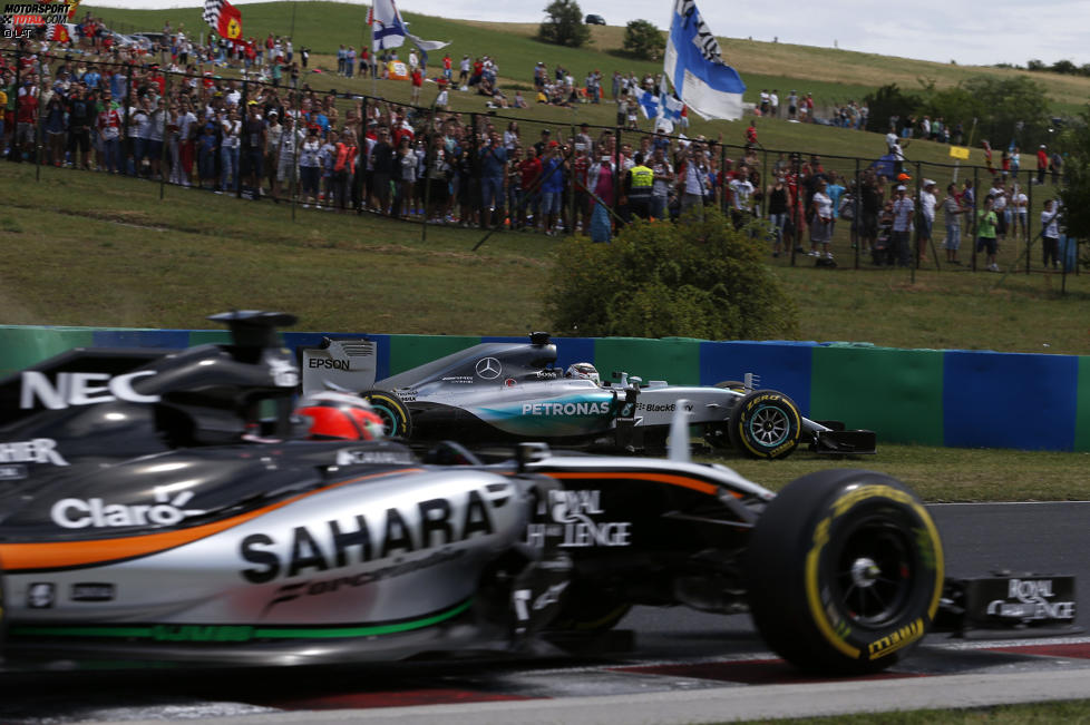 Nico Hülkenberg (Force India) und Lewis Hamilton (Mercedes) 