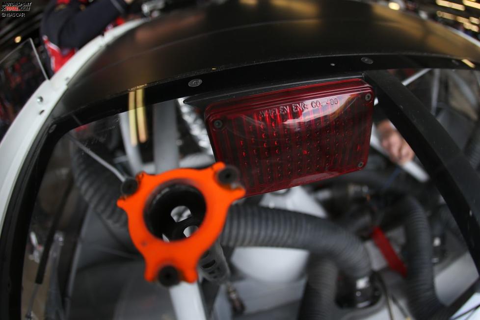 Im Falle eines Regenrennens rücken die Sprint-Cup-Autos in Watkins Glen mit Rücklichtern aus