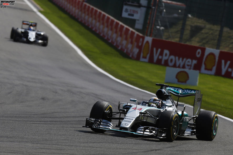 Lewis Hamilton (Mercedes) und Sergio Perez (Force India) 