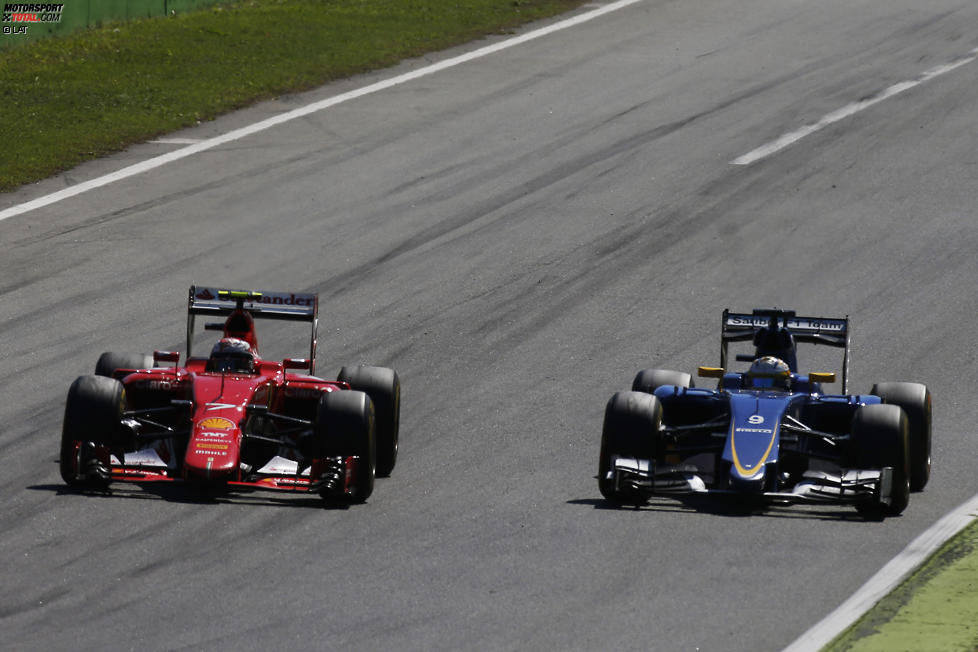 Kimi Räikkönen (Ferrari) und Marcus Ericsson (Sauber) 