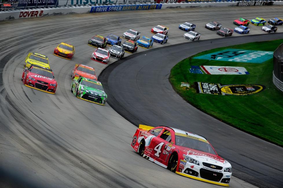 Race-Action in Dover mit Kevin Harvick (Stewart/Haas) an der Spitze