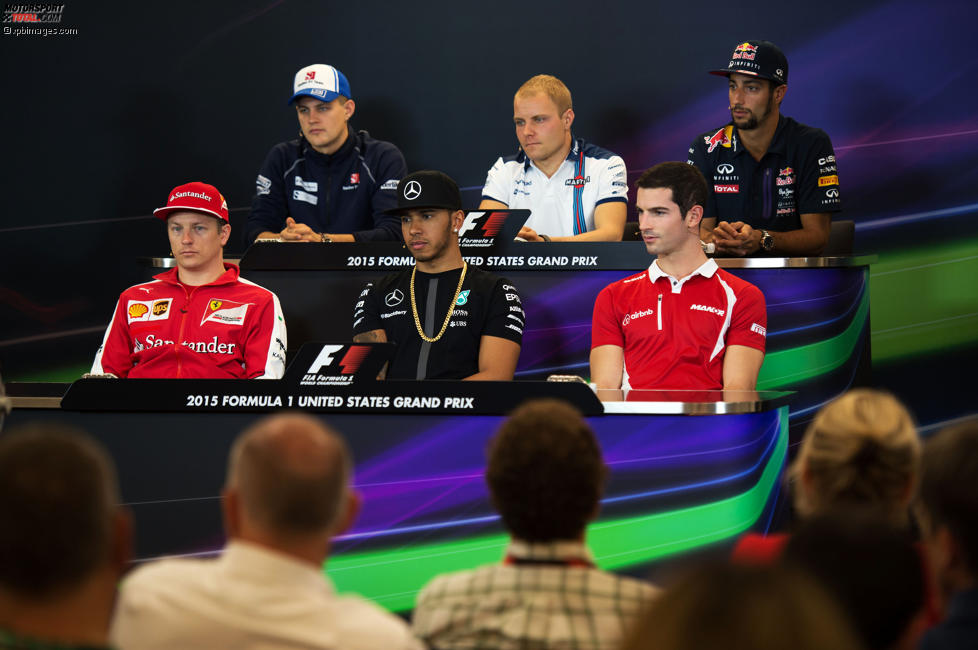 Marcus Ericsson (Sauber), Valtteri Bottas (Williams), Daniel Ricciardo (Red Bull), Lewis Hamilton (Mercedes), Alexander Rossi (Manor-Marussia) und Kimi Räikkönen (Ferrari) 