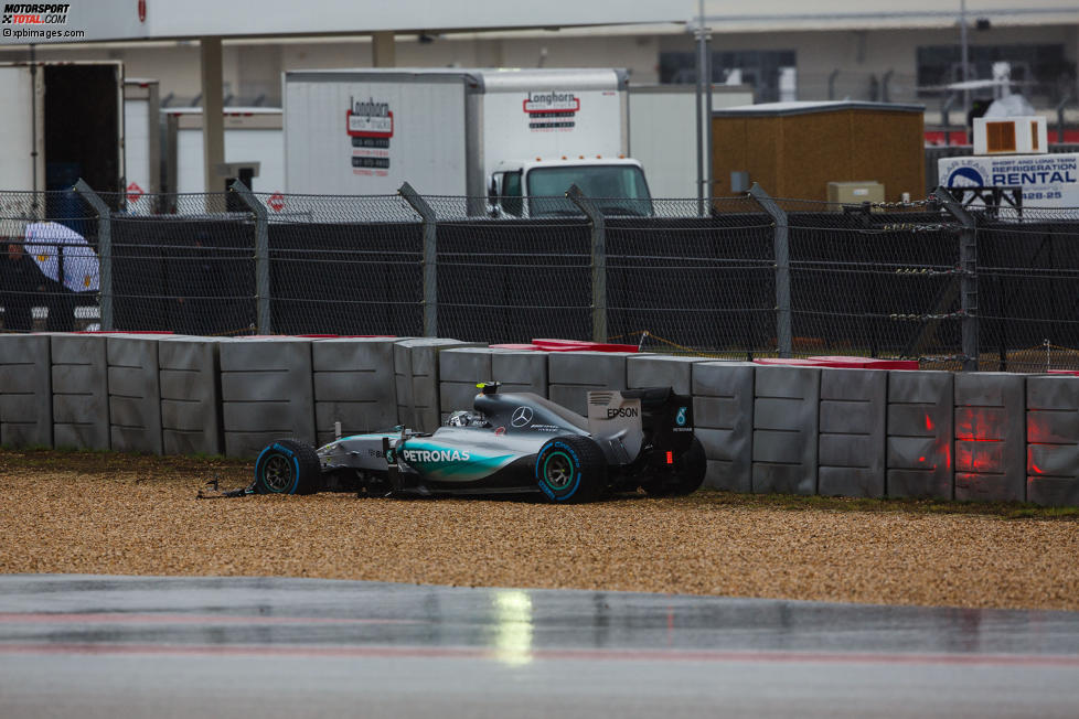 Nico Rosberg (Mercedes) crasht im dritten Freien Training