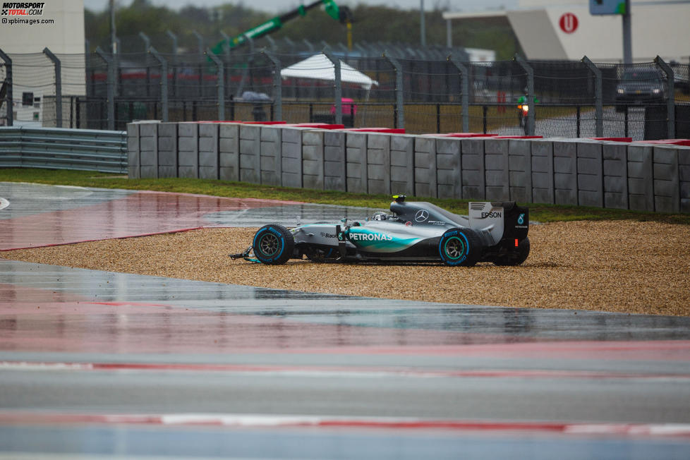 Nico Rosberg (Mercedes) crasht im dritten Freien Training