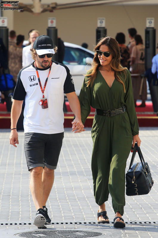 Fernando Alonso (McLaren) mit Freundin Lara Alvarez