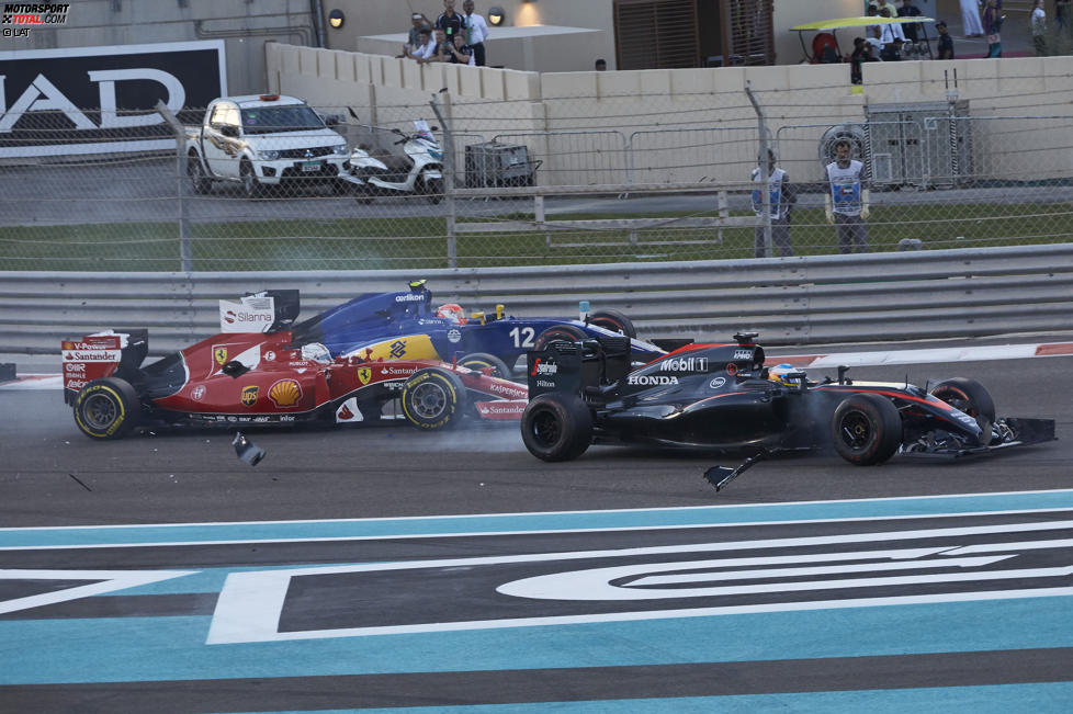 Felipe Nasr (Sauber), Sebastian Vettel (Ferrari), Fernando Alonso (McLaren) und Pastor Maldonado (Lotus) 