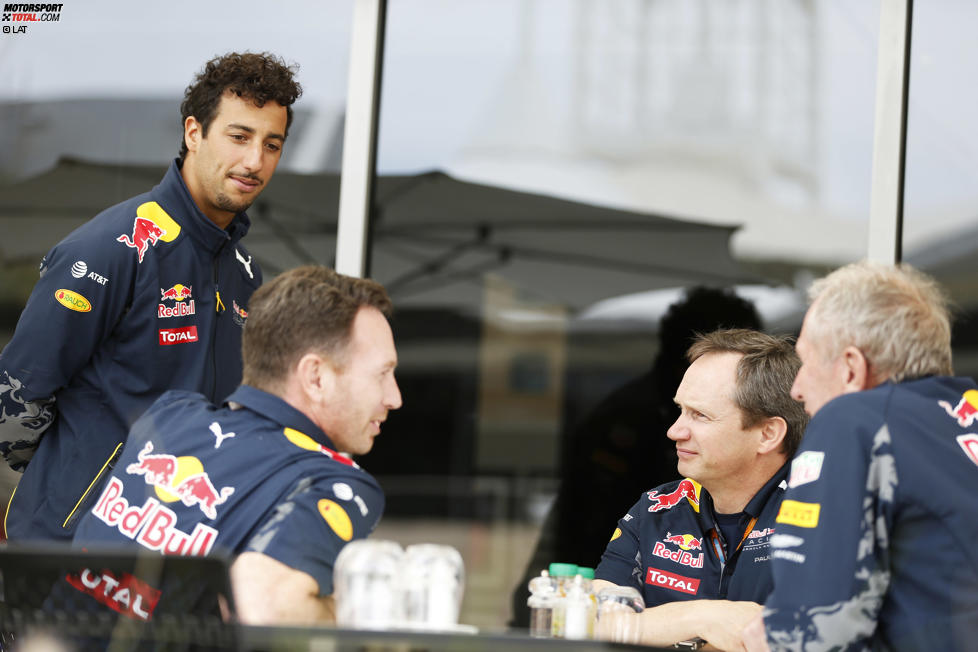 Daniel Ricciardo (Red Bull), Christian Horner und Helmut Marko 