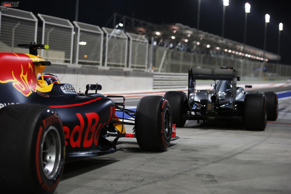 Lewis Hamilton (Mercedes) und Daniil Kwjat (Red Bull) 