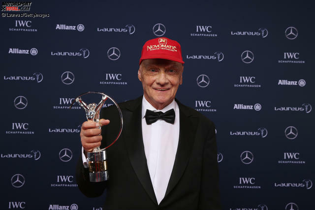 Niki Lauda ohne sein &quot;Kapperl&quot;? Unvorstellbar! So hat sich die Kappe im Laufe der Jahre entwickelt ...