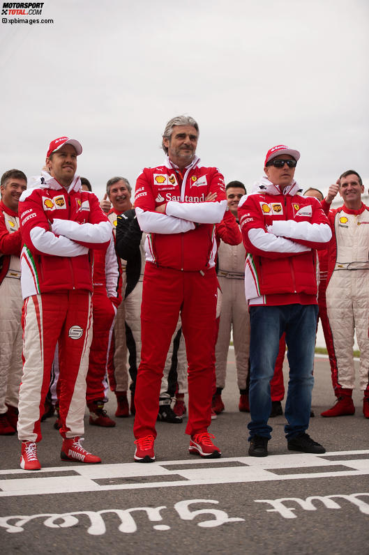 Sebastian Vettel (Ferrari), Maurizio Arrivabene und Kimi Räikkönen (Ferrari) 