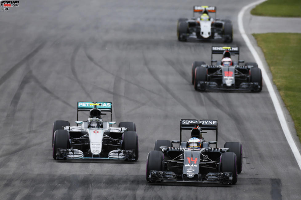 Fernando Alonso (McLaren), Nico Rosberg (Mercedes), Jenson Button (McLaren) und Sergio Perez (Force India) 