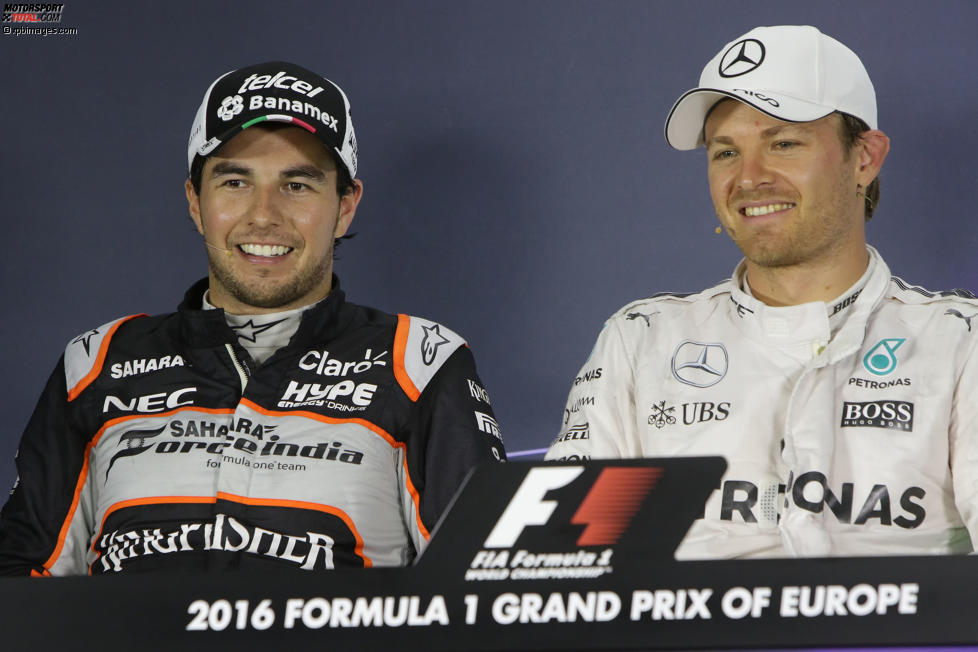 Sergio Perez (Force India) und Nico Rosberg (Mercedes) 