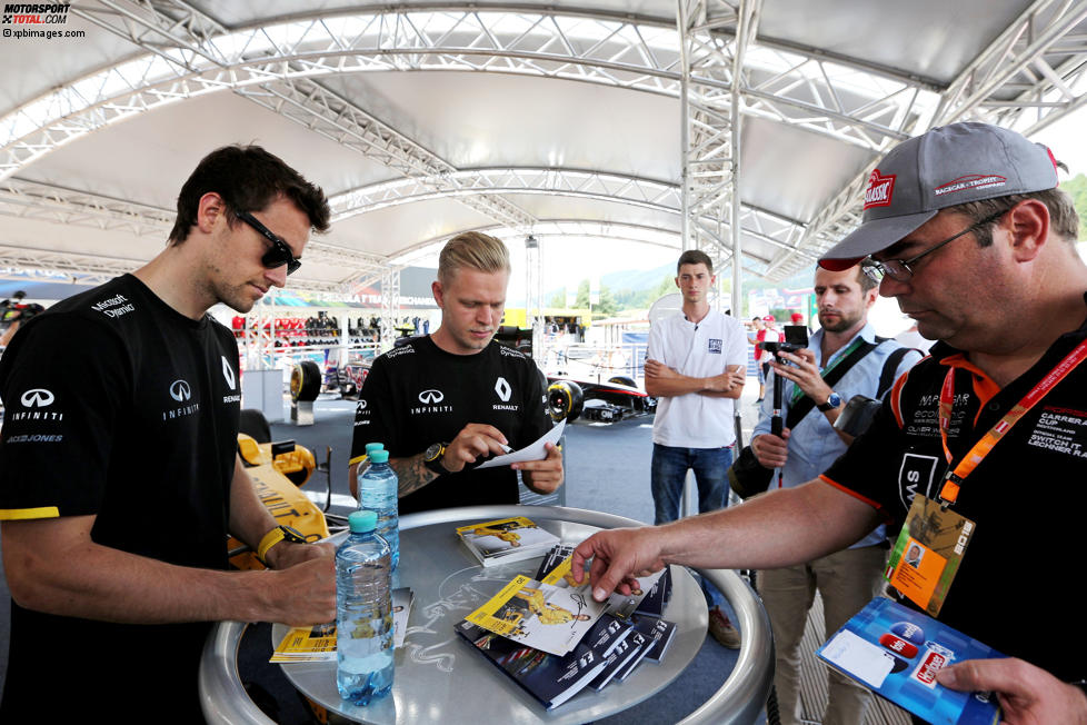Jolyon Palmer (Renault) und Kevin Magnussen (Renault) 