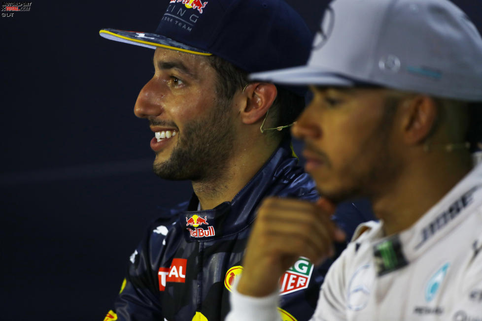 Daniel Ricciardo (Red Bull) und Lewis Hamilton (Mercedes) 