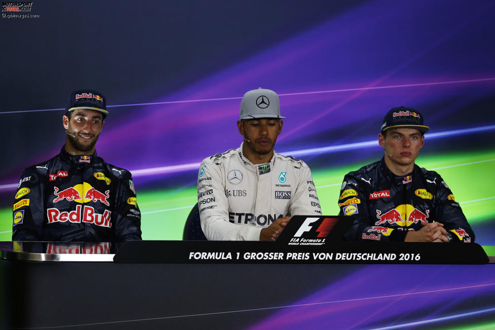 Daniel Ricciardo (Red Bull), Lewis Hamilton (Mercedes) und Max Verstappen (Red Bull) 