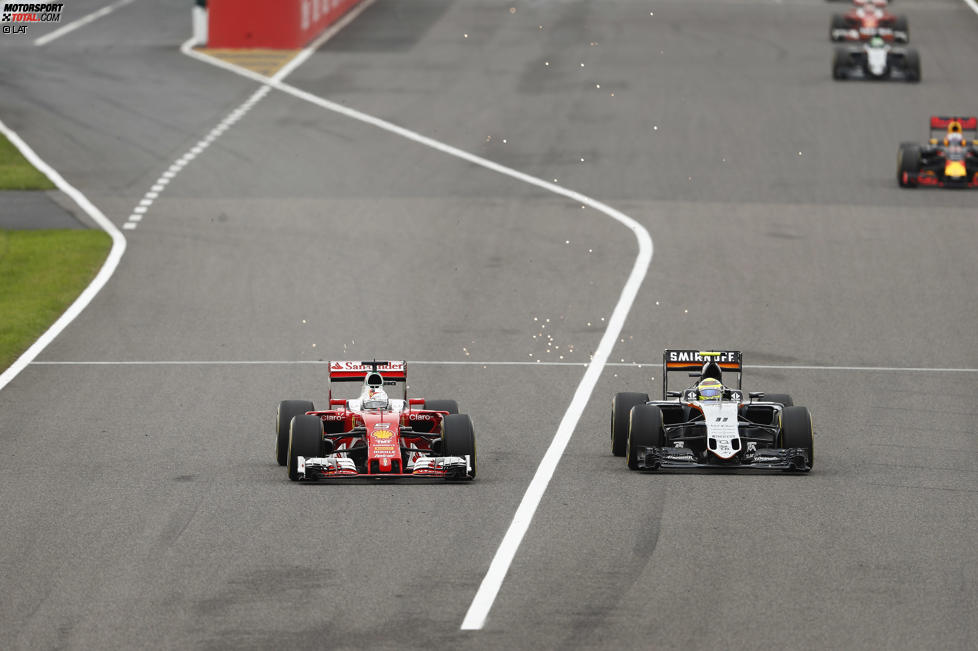 Sebastian Vettel (Ferrari) und Sergio Perez (Force India) 