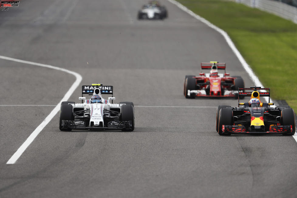 Daniel Ricciardo (Red Bull), Valtteri Bottas (Williams) und Kimi Räikkönen (Ferrari) 