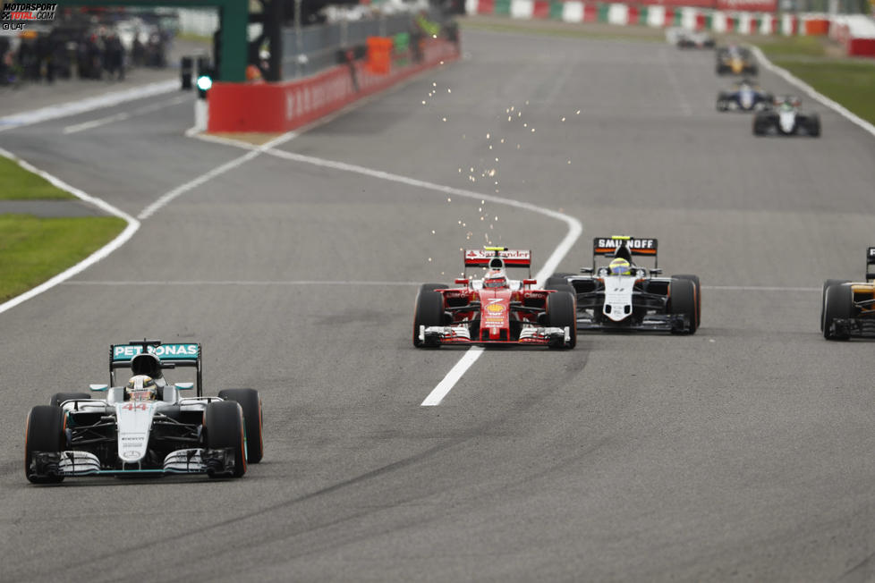 Lewis Hamilton (Mercedes), Kimi Räikkönen (Ferrari) und Sergio Perez (Force India) 